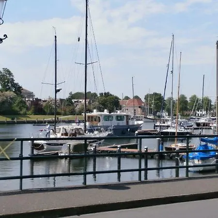 Medemblik Bed And Breakfast Panzió *